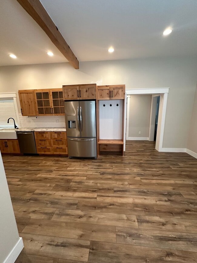 29991 Lake Creek Dr in Halsey, OR - Foto de edificio - Building Photo