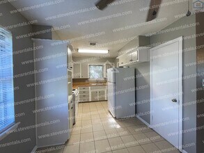 5804 NW Liberty Ave in Lawton, OK - Building Photo - Building Photo