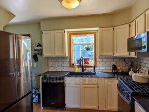 3030 Colorado Ave S in Minneapolis, MN - Building Photo - Building Photo