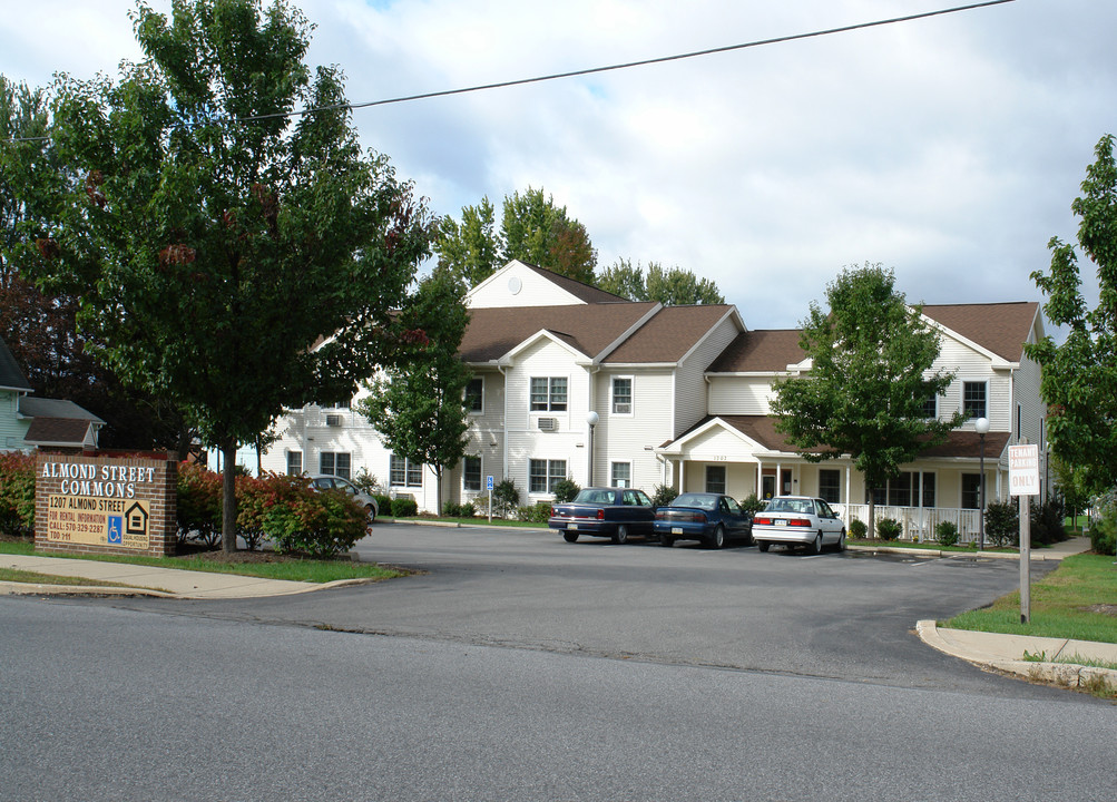 Almond Street Commons in Williamsport, PA - Foto de edificio