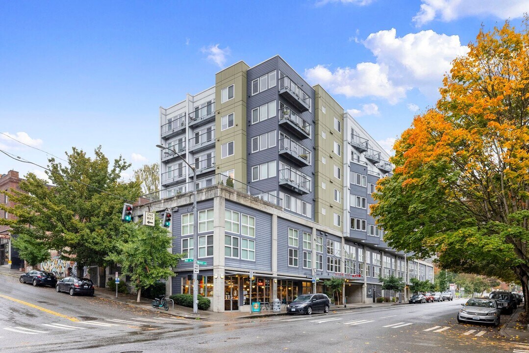2440 Western Ave in Seattle, WA - Building Photo