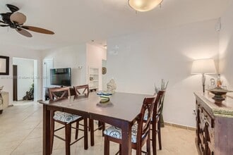 6890 SW 51st St in Miami, FL - Building Photo - Building Photo