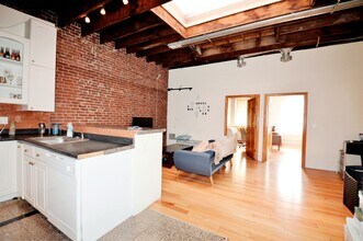 27 Saint Marys Ct in Brookline, MA - Building Photo - Building Photo