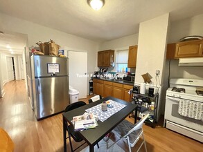 44 Crescent Ave, Unit 3 in Boston, MA - Foto de edificio - Building Photo
