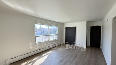 6921 Barker St in Niagara Falls, ON - Foto de edificio - Building Photo