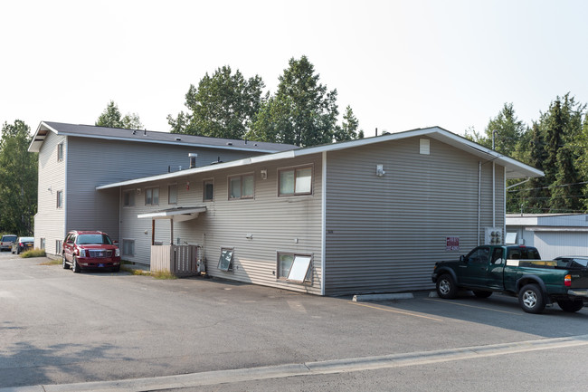 2116 Fairbanks St in Anchorage, AK - Foto de edificio - Building Photo