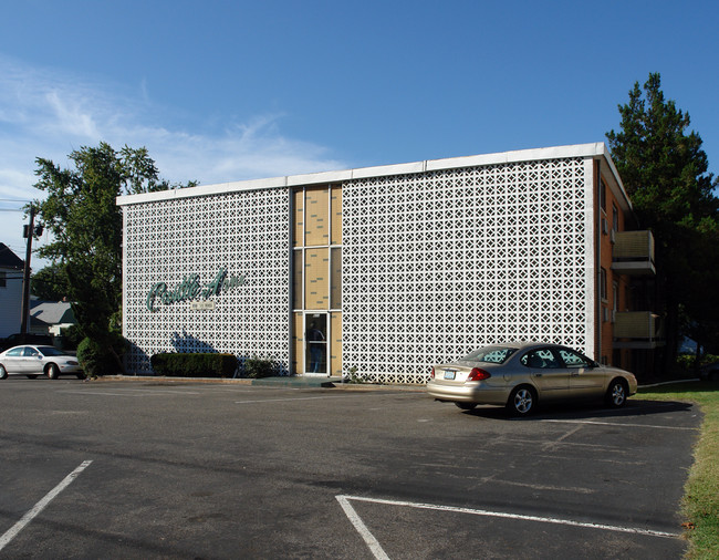 Castle Arms Apartments in Audubon, NJ - Building Photo - Building Photo