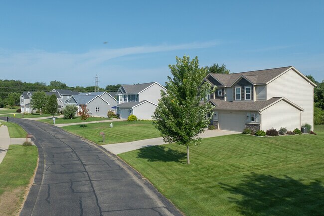 Sessions Pointe Villa in Grand Rapids, MI - Building Photo - Building Photo