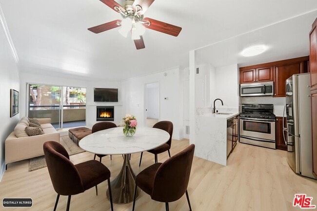 5530 Owensmouth Ave in Los Angeles, CA - Building Photo - Building Photo