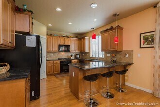 125 NE 64th Terrace in Hillsboro, OR - Building Photo - Building Photo