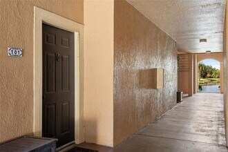 5542 Metrowest Blvd in Orlando, FL - Building Photo - Building Photo