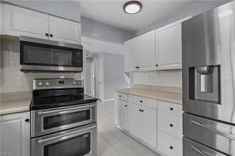 528 Lavender Ln in Virginia Beach, VA - Foto de edificio - Building Photo