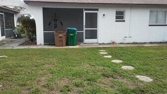 233 SE Van Loon Terrace, Unit 233 SE Van Loon Terr #C in Cape Coral, FL - Building Photo