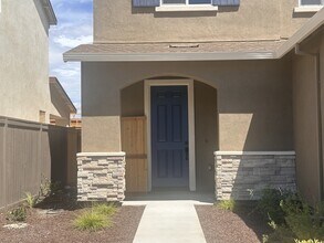7301 Headstock St in Sacramento, CA - Building Photo - Building Photo