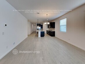 17660 W Fetlock Trl in Surprise, AZ - Foto de edificio - Building Photo