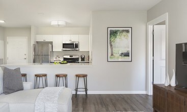 Pembroke Woods in Pembroke, MA - Foto de edificio - Building Photo