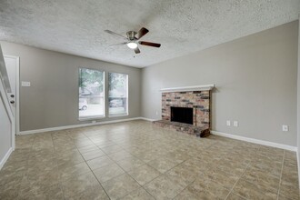 10123 Emerald Park Dr in Houston, TX - Building Photo - Building Photo