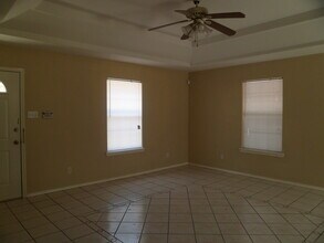 1014 Stonehaven Blvd, Unit 3 in Edinburg, TX - Building Photo - Building Photo