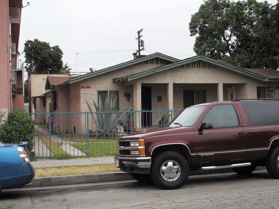 6802 Middleton St in Huntington Park, CA - Foto de edificio