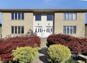 535 Orchard Ave in Palisades Park, NJ - Building Photo