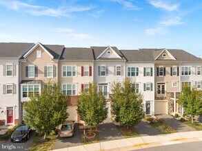 207 Miles Hawk Terrace in Purcellville, VA - Building Photo - Building Photo