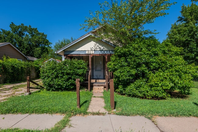 property at 801 S Sedgwick St