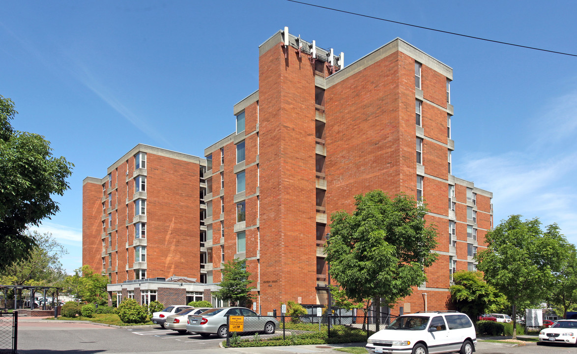 Westwood Heights in Seattle, WA - Building Photo