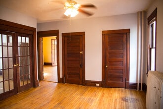 1309 E Hennepin Ave in Minneapolis, MN - Foto de edificio - Building Photo