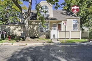 5863 W Atlantic Pl in Lakewood, CO - Building Photo