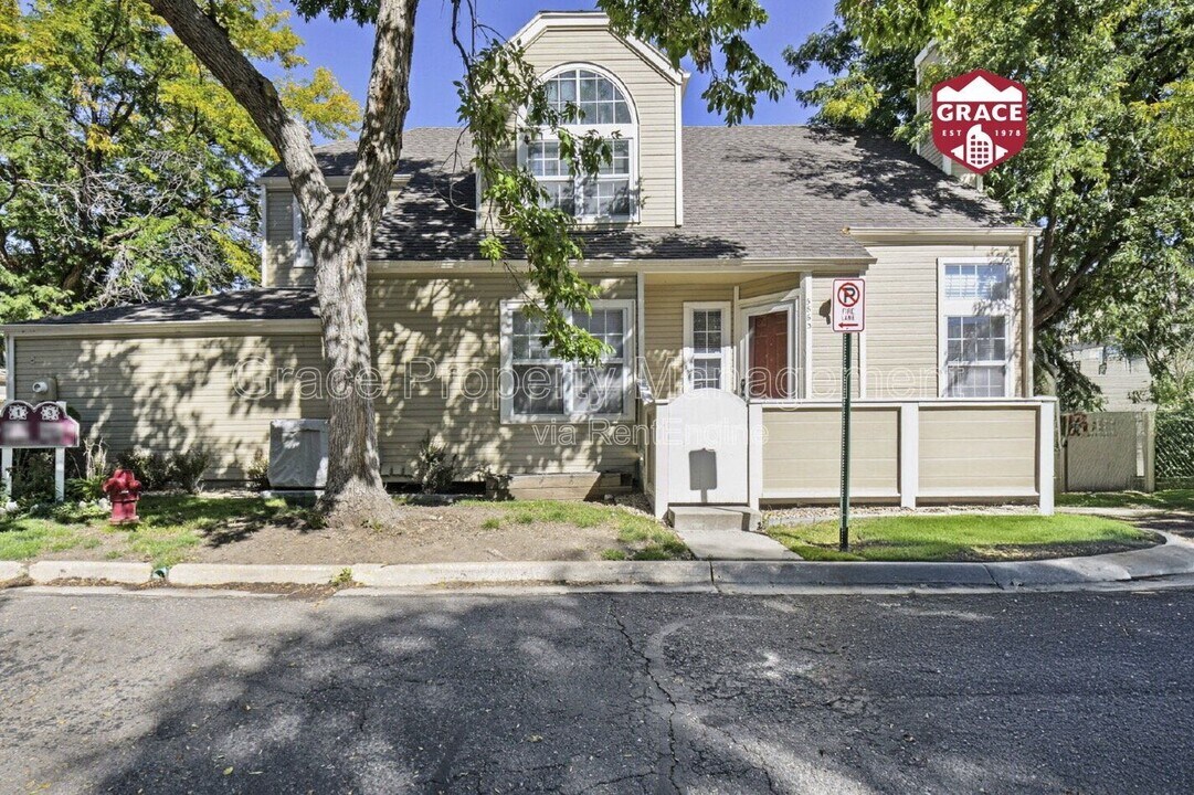 5863 W Atlantic Pl in Lakewood, CO - Building Photo