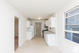 845 N Hoyne Ave, Unit 2 in Chicago, IL - Foto de edificio - Building Photo