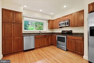 2057 Golf Course Dr in Reston, VA - Building Photo - Building Photo