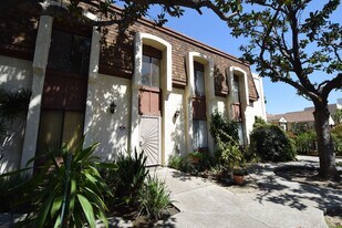 12015 Burbank Blvd, Unit 02 in Los Angeles, CA - Building Photo