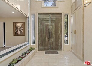 9213 Warbler Way in Los Angeles, CA - Building Photo - Building Photo