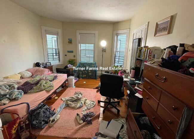 8 Carmel St, Unit 1 in Boston, MA - Foto de edificio - Building Photo