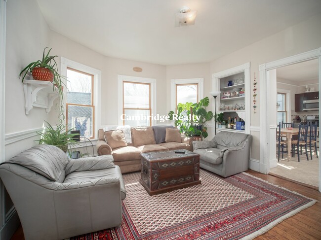 318 Beacon St, Unit 3