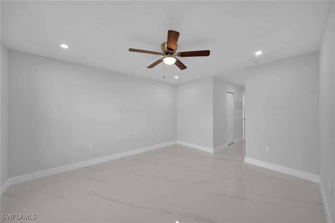 925 Diplomat Pkwy W in Cape Coral, FL - Building Photo