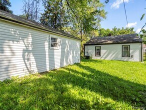 594 E Barrett Ave in Madison Heights, MI - Building Photo - Building Photo