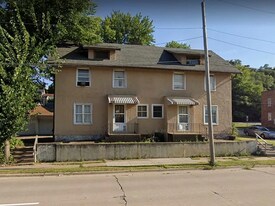 2214-2216 7th Ave in Moline, IL - Building Photo