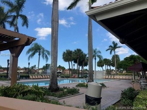 18200 Mediterranean Blvd in Hialeah, FL - Building Photo - Building Photo