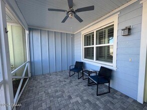 414 Parrot Ln in Daytona Beach, FL - Foto de edificio - Building Photo