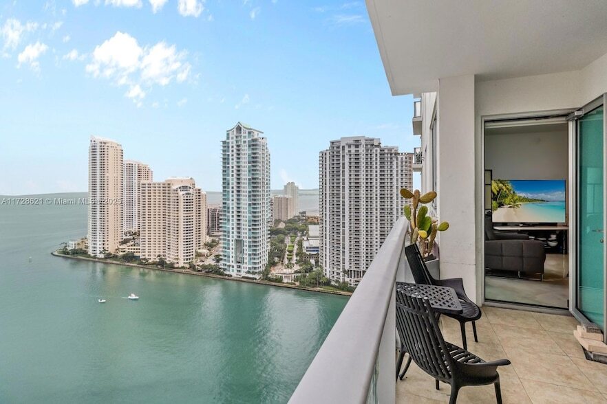 300 S Biscayne Blvd, Unit T2514 in Miami, FL - Building Photo