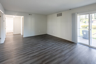 Ten Hills in Baltimore, MD - Building Photo - Interior Photo