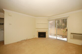 215 Woodland Pkwy in San Marcos, CA - Building Photo - Building Photo