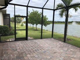 14940 Edgewater Cir in Naples, FL - Building Photo