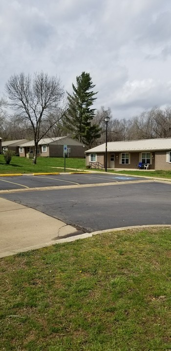 Flat River Apartments in Park Hills, MO - Building Photo