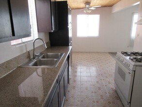 219 W Robertson Rd in Ridgecrest, CA - Building Photo - Building Photo