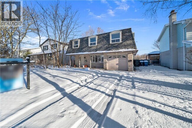 61 Vanier Dr in Guelph, ON - Building Photo - Building Photo