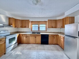 87 W Harmony St in Penns Grove, NJ - Building Photo