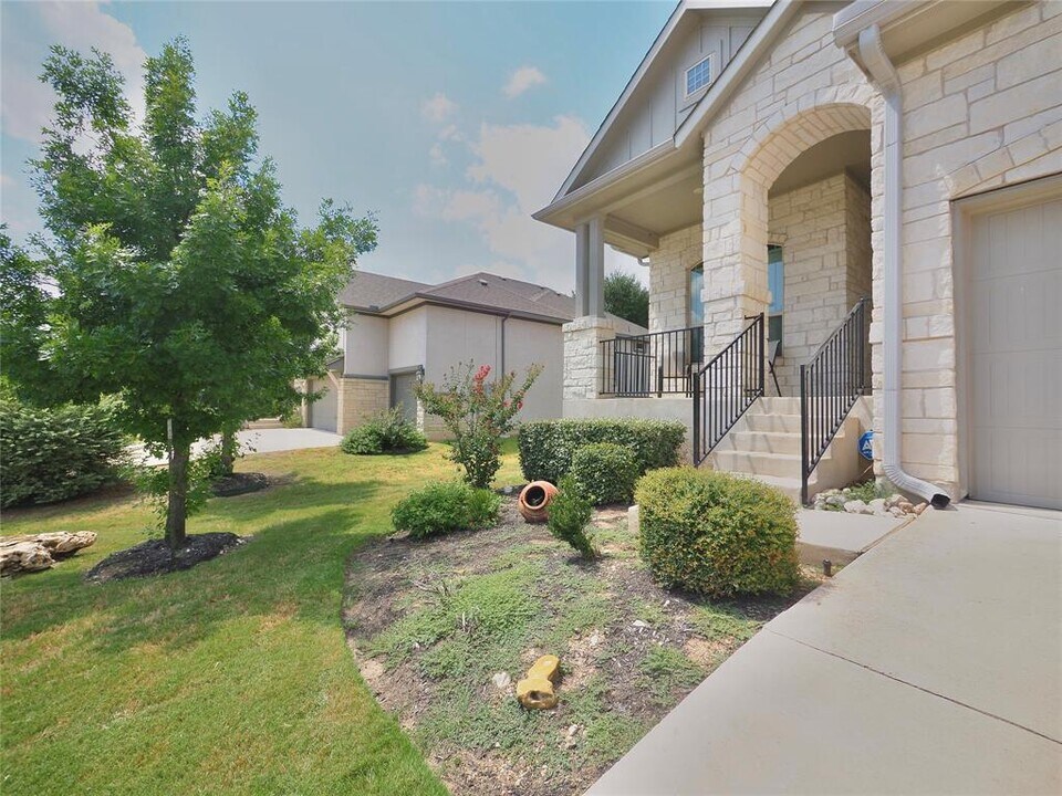 421 Fair Oaks Dr in Georgetown, TX - Building Photo